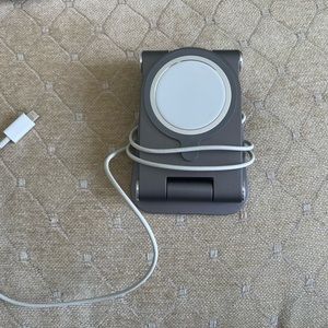 Magnetic iPhone Charger